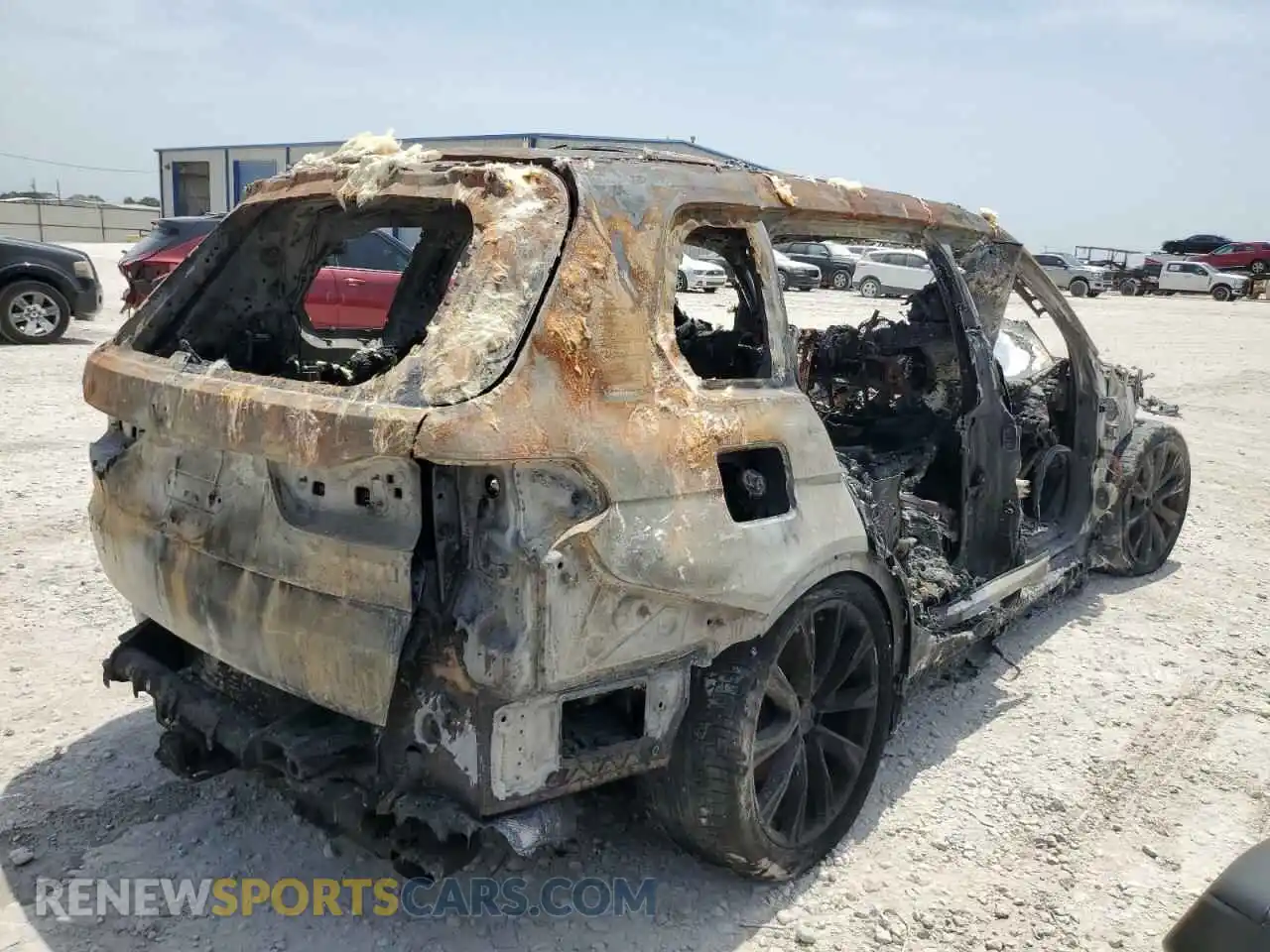 3 Photograph of a damaged car 5UXCW2C03L9C49557 BMW X7 2020