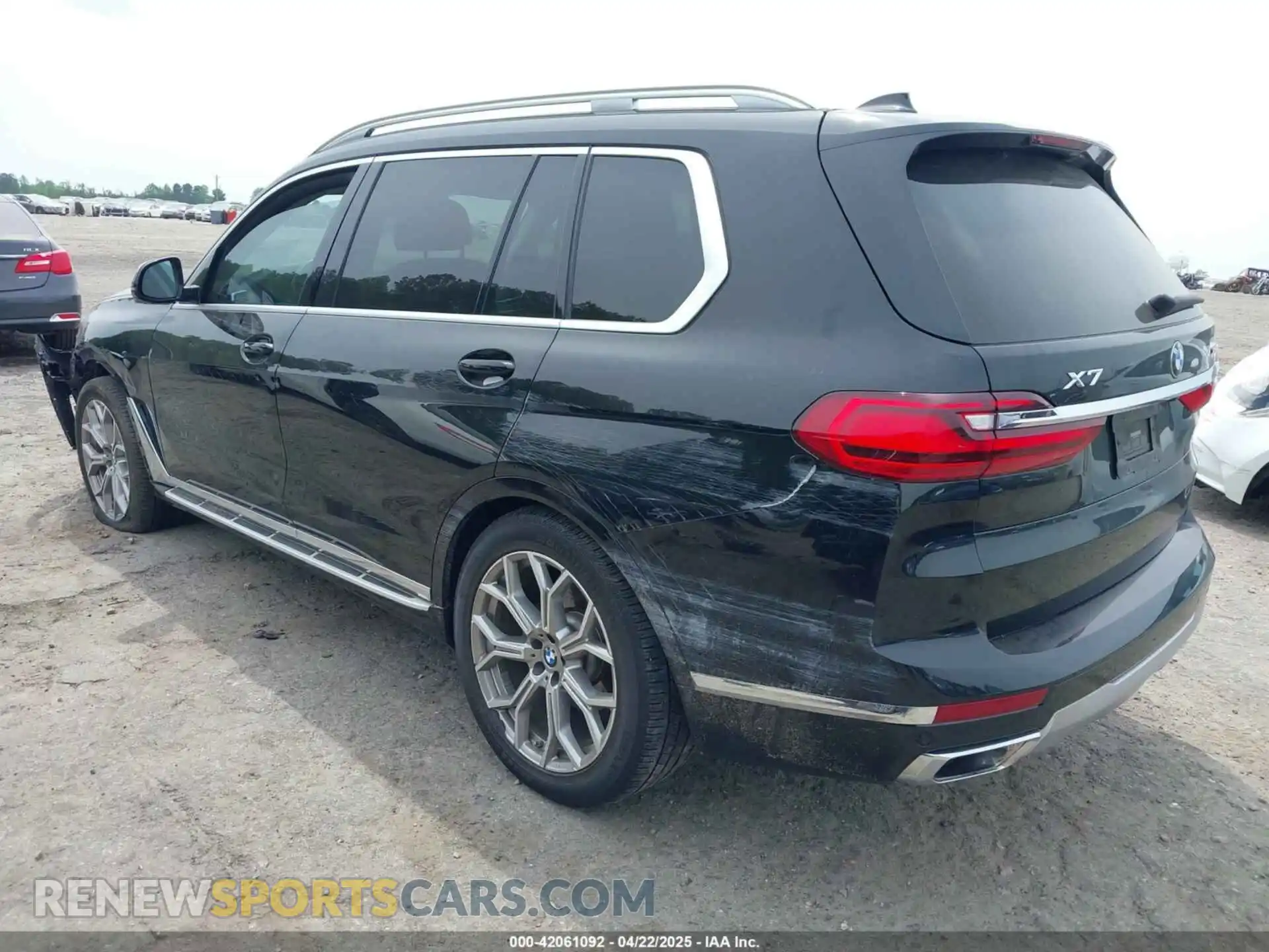 3 Photograph of a damaged car 5UXCW2C04L9B42405 BMW X7 2020
