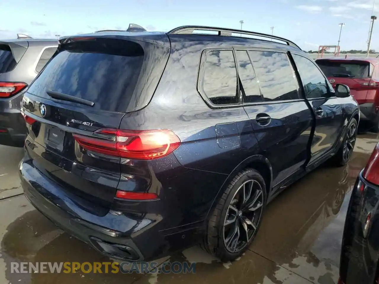 3 Photograph of a damaged car 5UXCW2C04L9C55044 BMW X7 2020