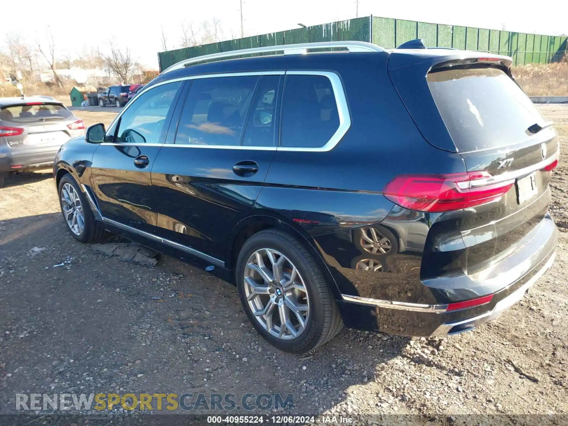 3 Photograph of a damaged car 5UXCW2C05L9A03142 BMW X7 2020