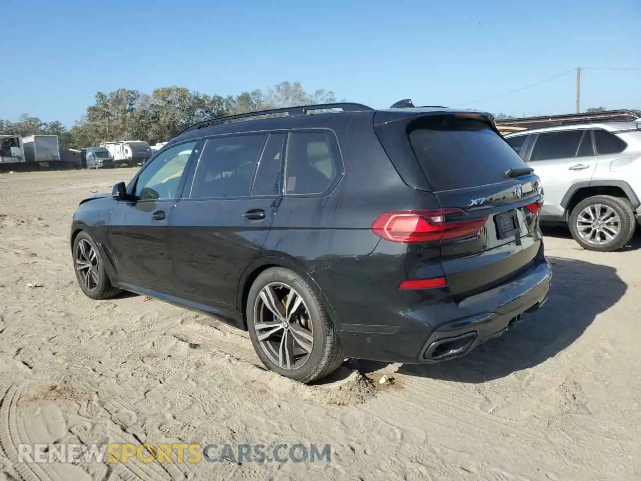 2 Photograph of a damaged car 5UXCW2C07L9B00245 BMW X7 2020