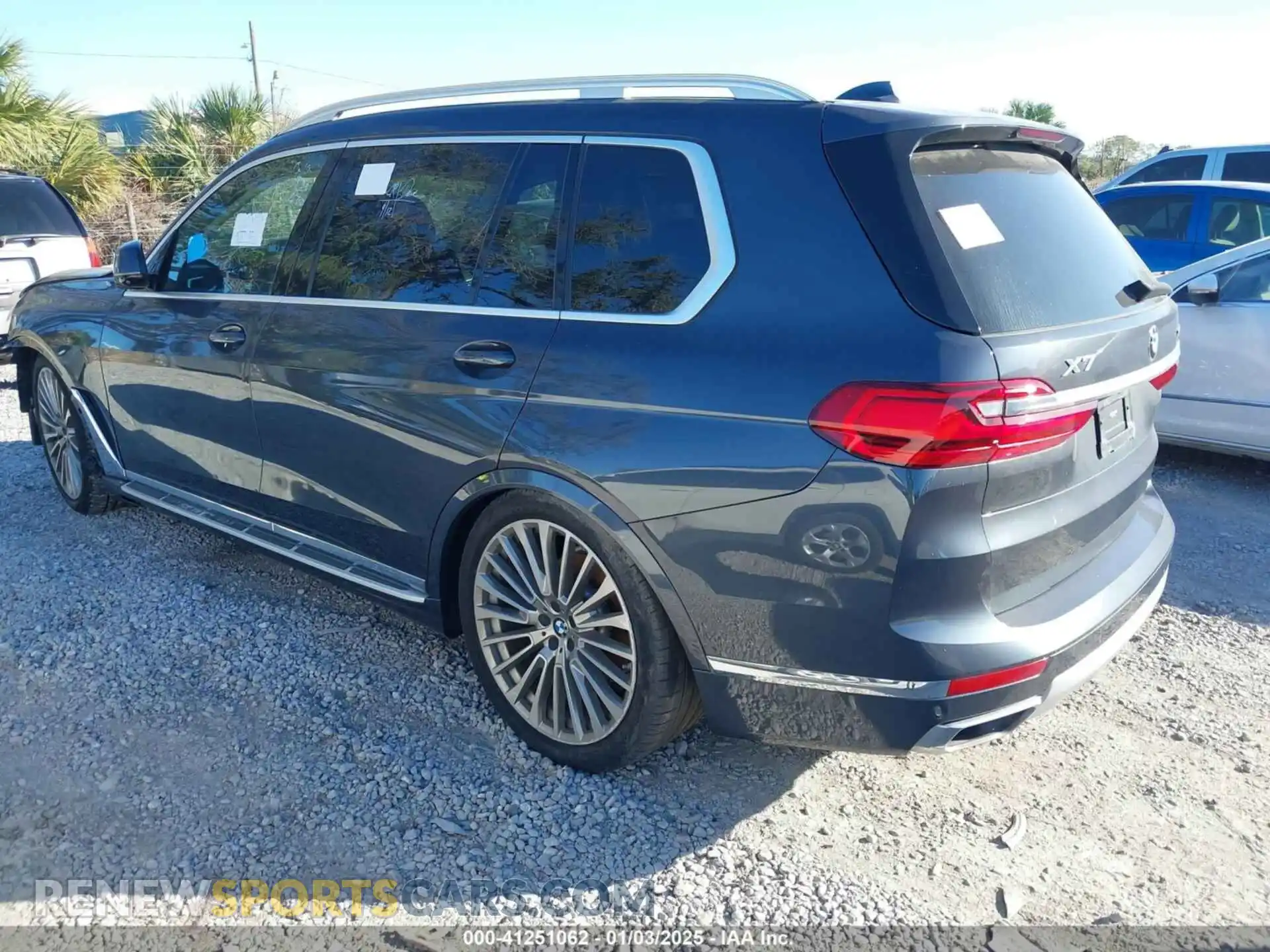 3 Photograph of a damaged car 5UXCW2C07L9C10325 BMW X7 2020