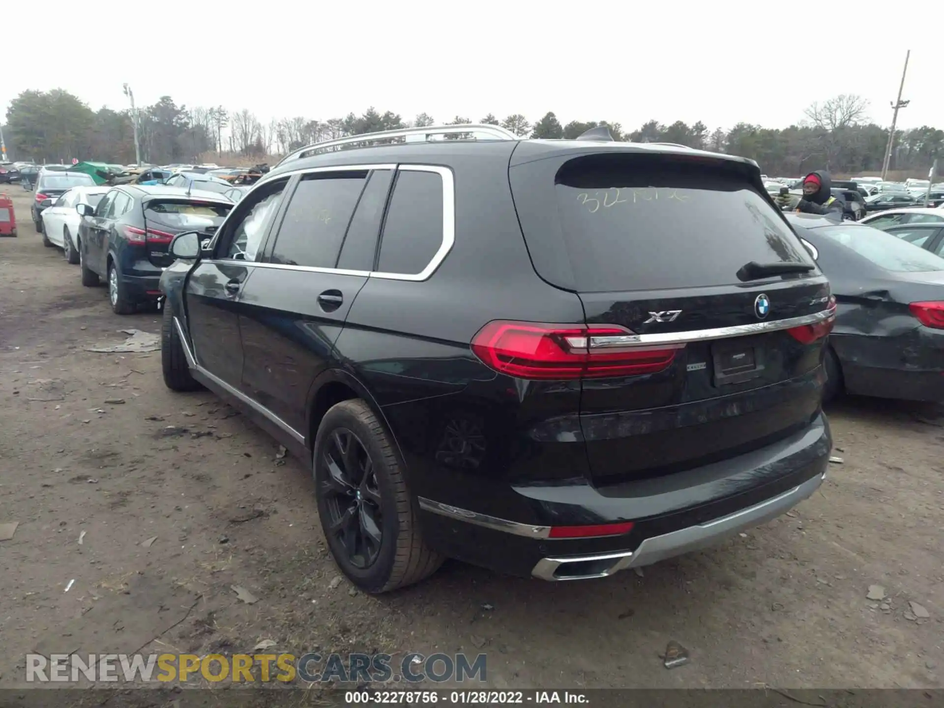 3 Photograph of a damaged car 5UXCW2C0XL9B44871 BMW X7 2020