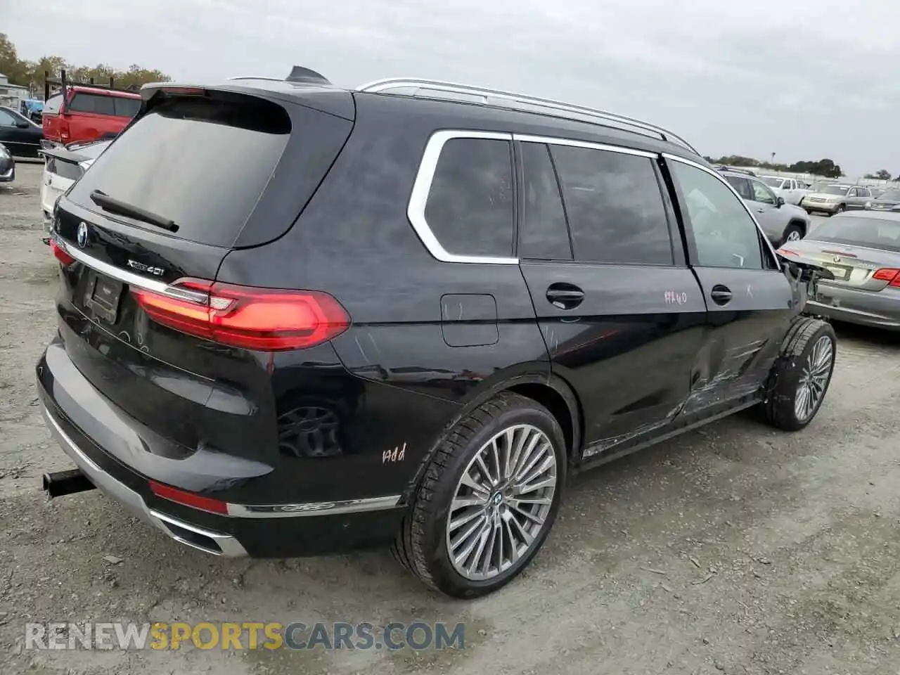3 Photograph of a damaged car 5UXCW2C0XL9B71407 BMW X7 2020