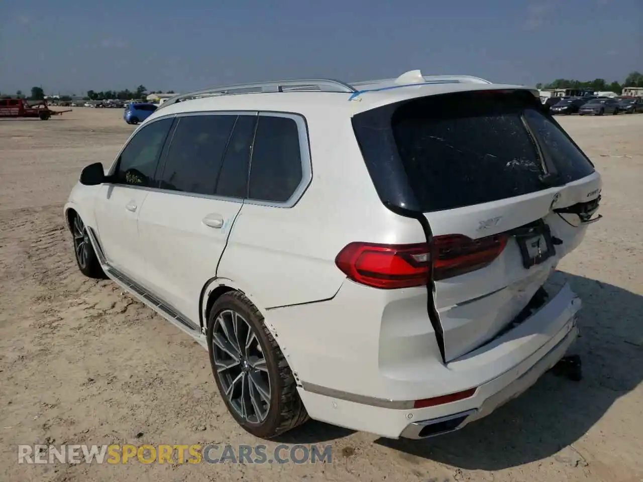 3 Photograph of a damaged car 5UXCW2C0XL9B92578 BMW X7 2020