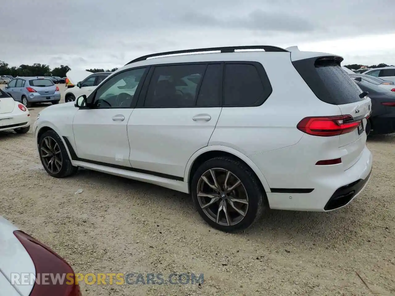 2 Photograph of a damaged car 5UXCX6C01L9D14247 BMW X7 2020