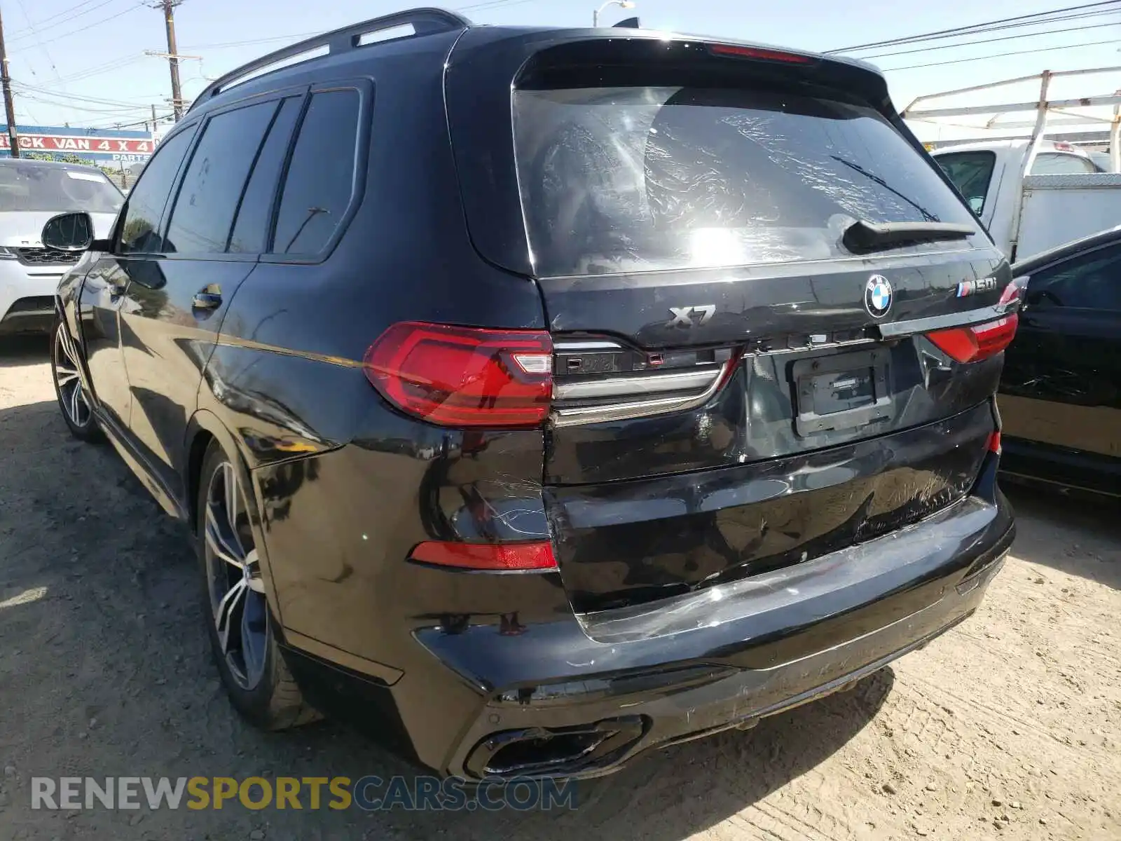 3 Photograph of a damaged car 5UXCX6C06L9B18806 BMW X7 2020