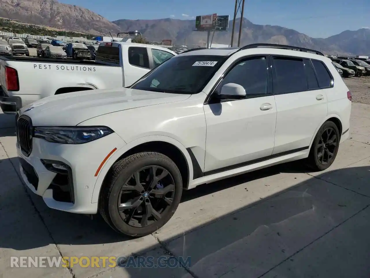 1 Photograph of a damaged car 5UXCX6C09LLE35708 BMW X7 2020