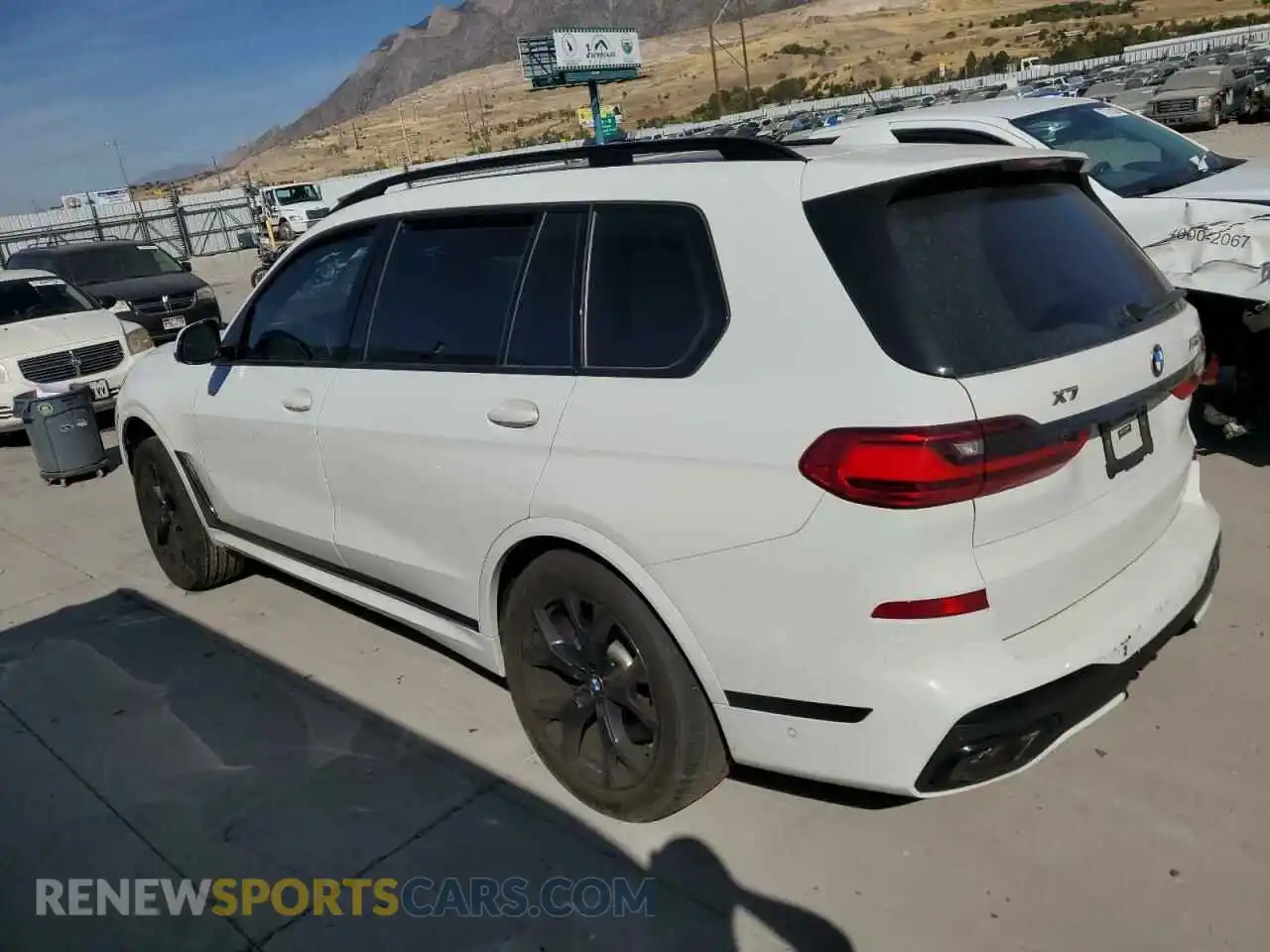 2 Photograph of a damaged car 5UXCX6C09LLE35708 BMW X7 2020