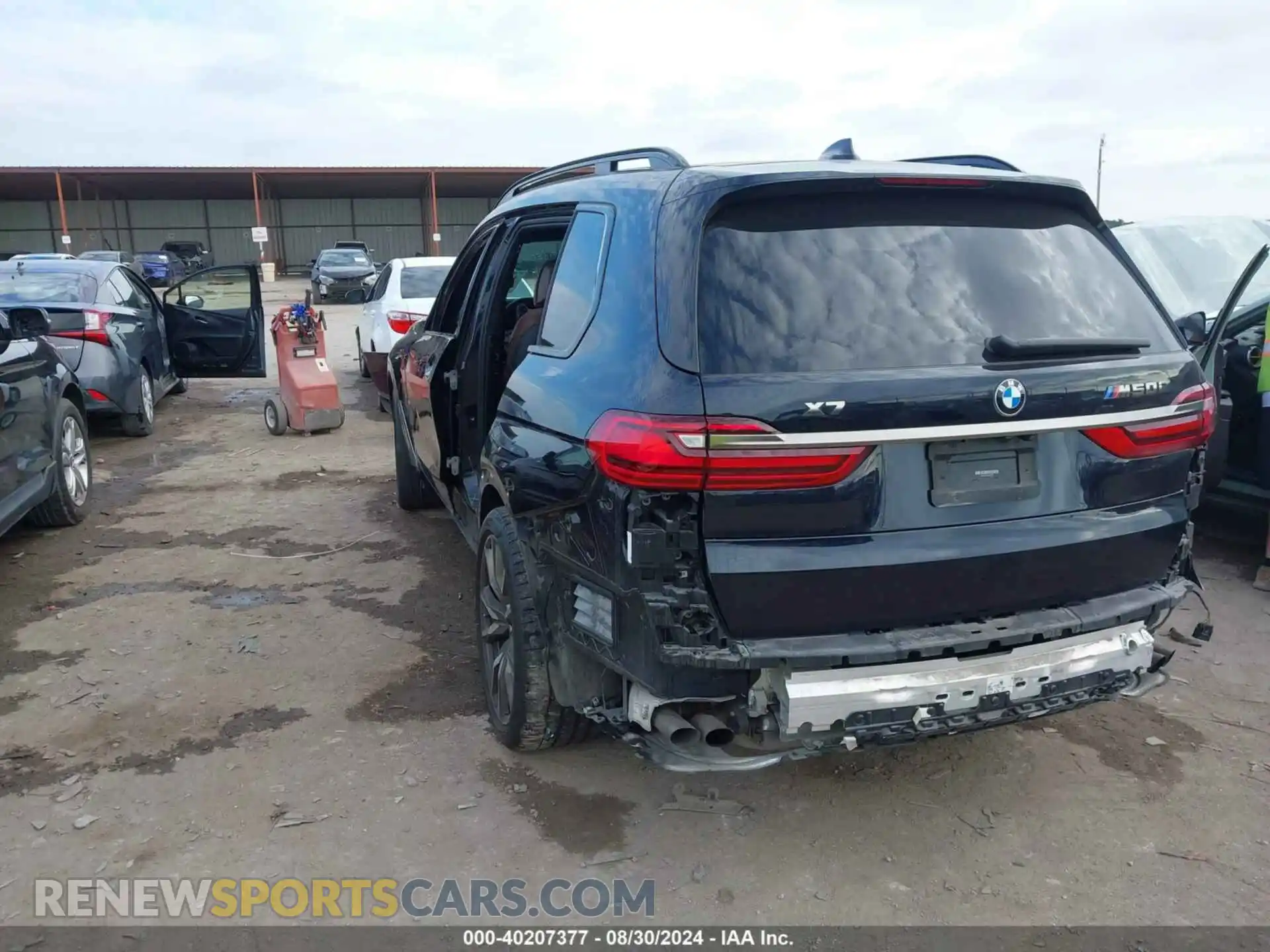 3 Photograph of a damaged car 5UXCX6C0XL9B83397 BMW X7 2020