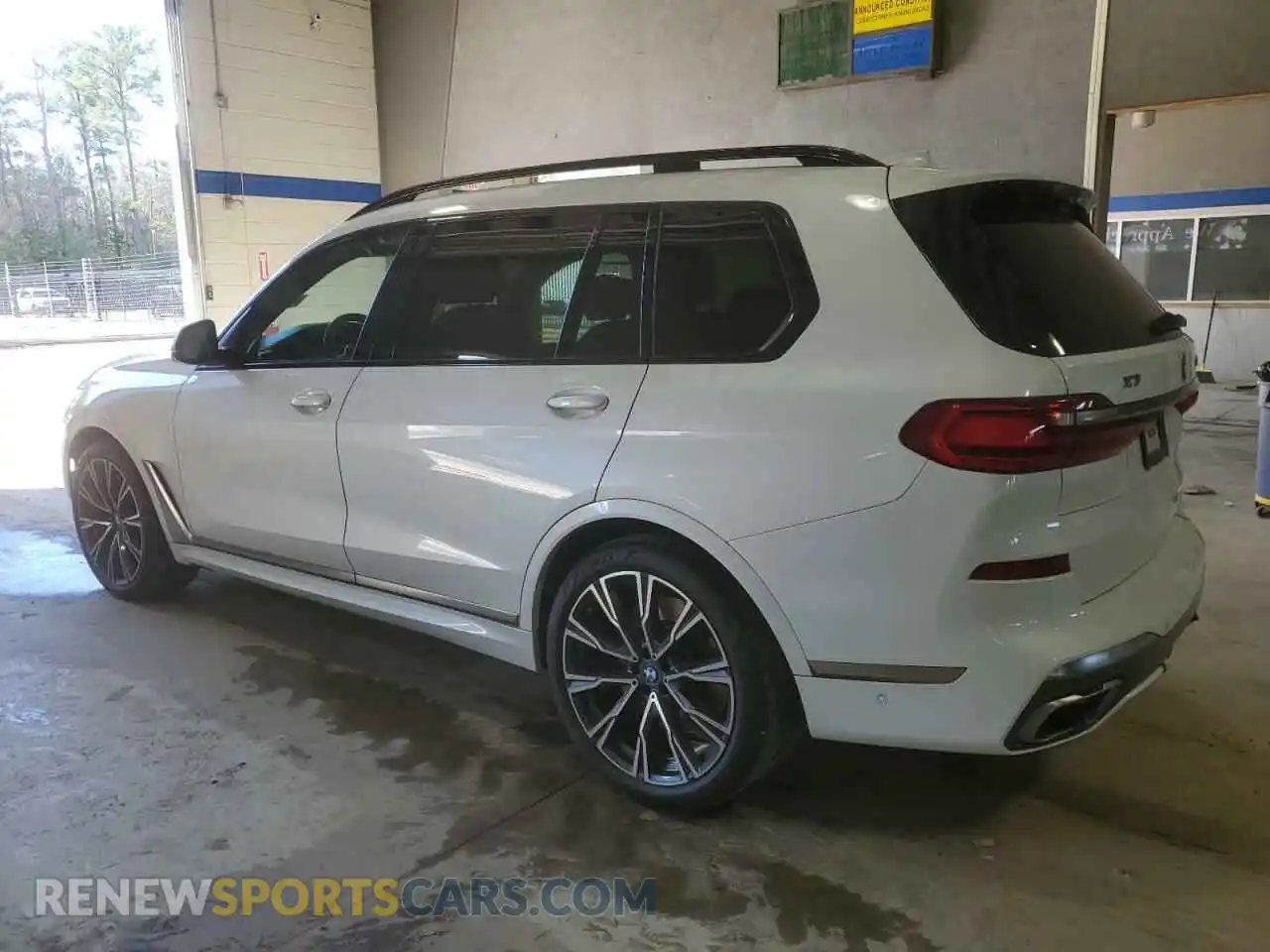 2 Photograph of a damaged car 5UXCX6C0XL9C29651 BMW X7 2020