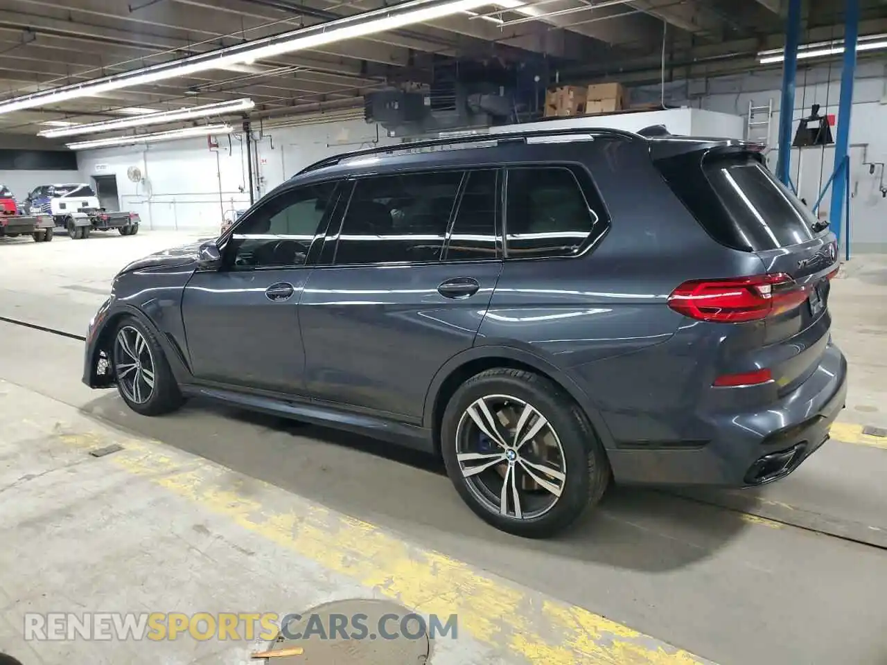 2 Photograph of a damaged car 5UXCX6C0XL9C50080 BMW X7 2020