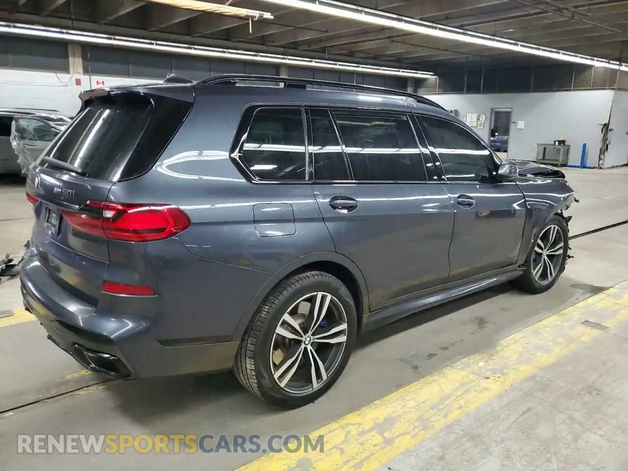 3 Photograph of a damaged car 5UXCX6C0XL9C50080 BMW X7 2020