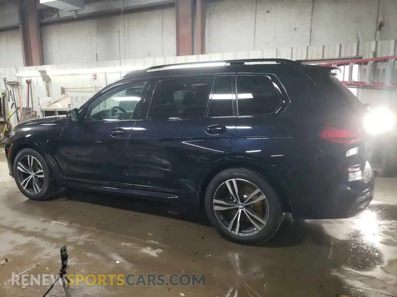 2 Photograph of a damaged car 5UXCW2C00M9E24431 BMW X7 2021