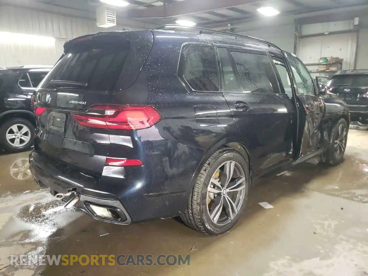 3 Photograph of a damaged car 5UXCW2C00M9E24431 BMW X7 2021