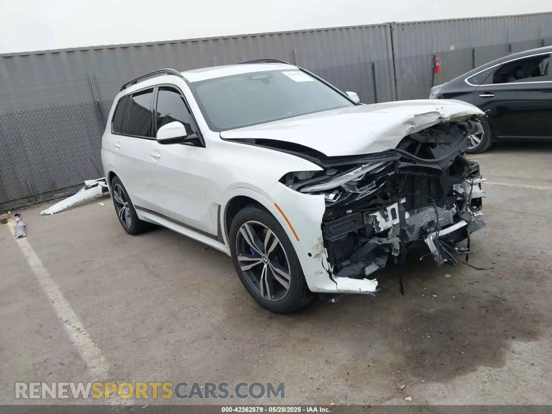1 Photograph of a damaged car 5UXCW2C00M9E49863 BMW X7 2021