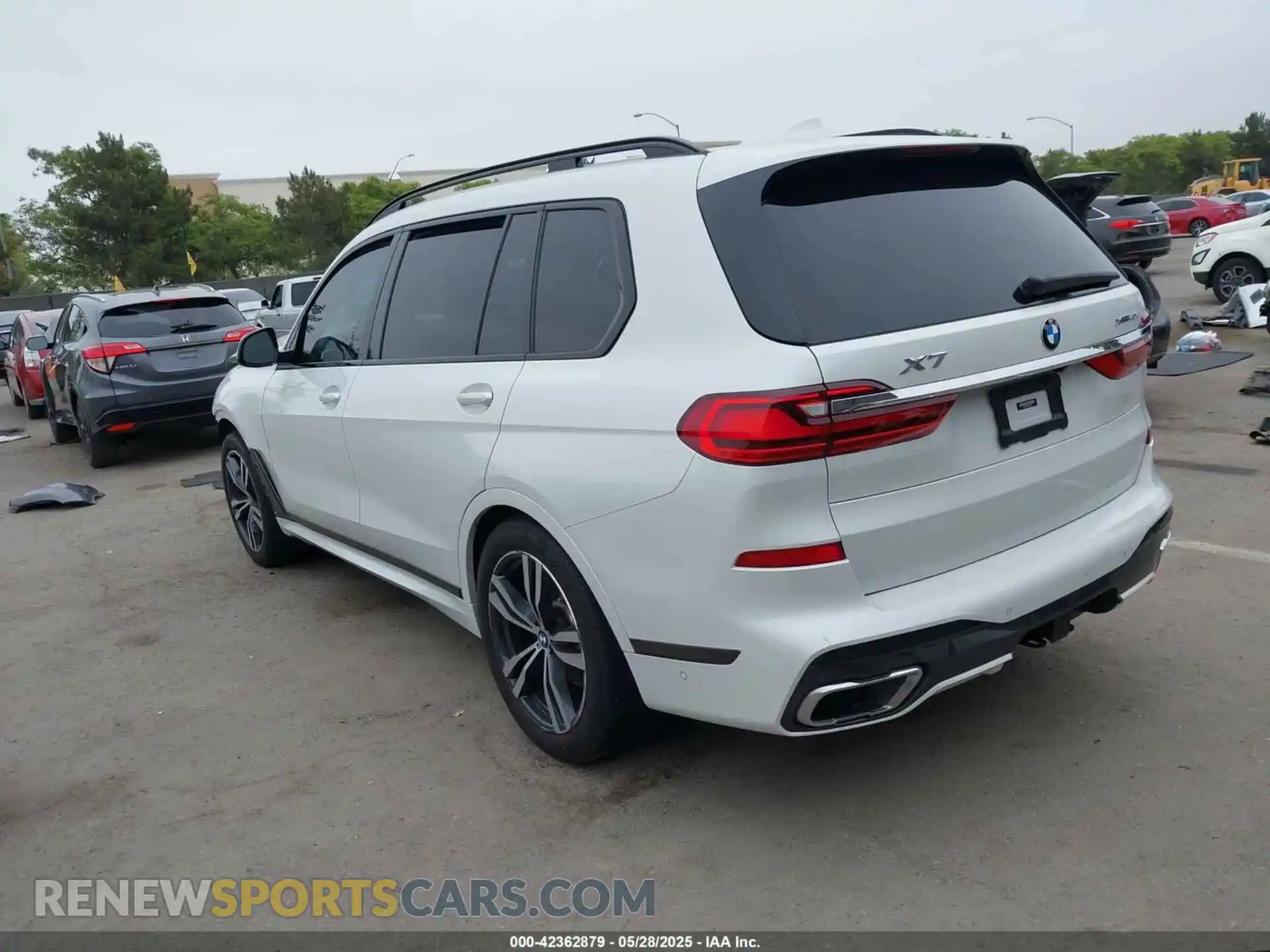 3 Photograph of a damaged car 5UXCW2C00M9E49863 BMW X7 2021