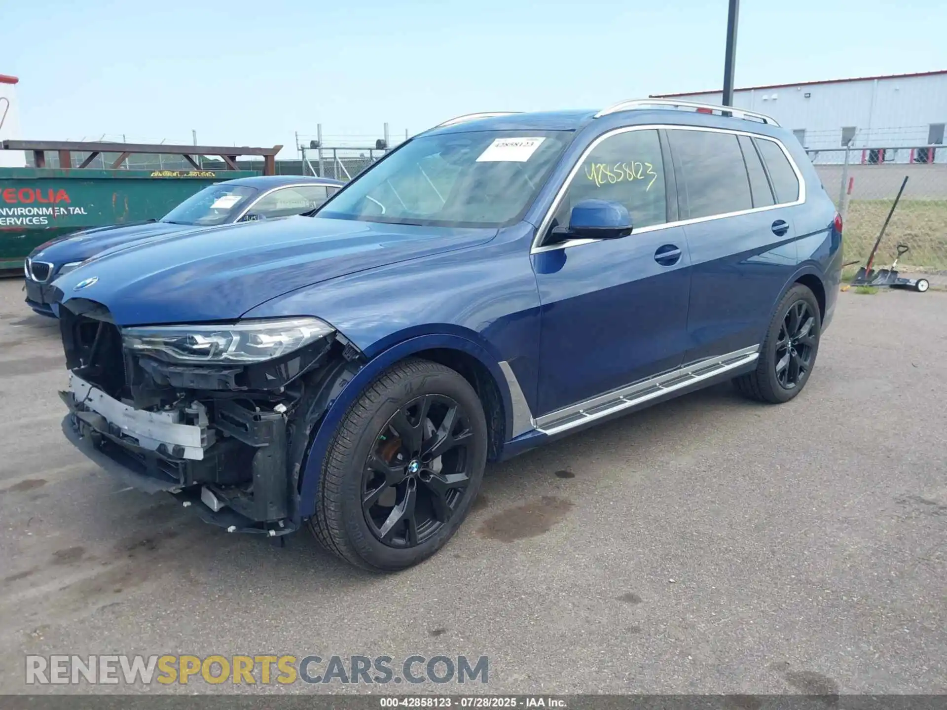 2 Photograph of a damaged car 5UXCW2C00M9E57266 BMW X7 2021