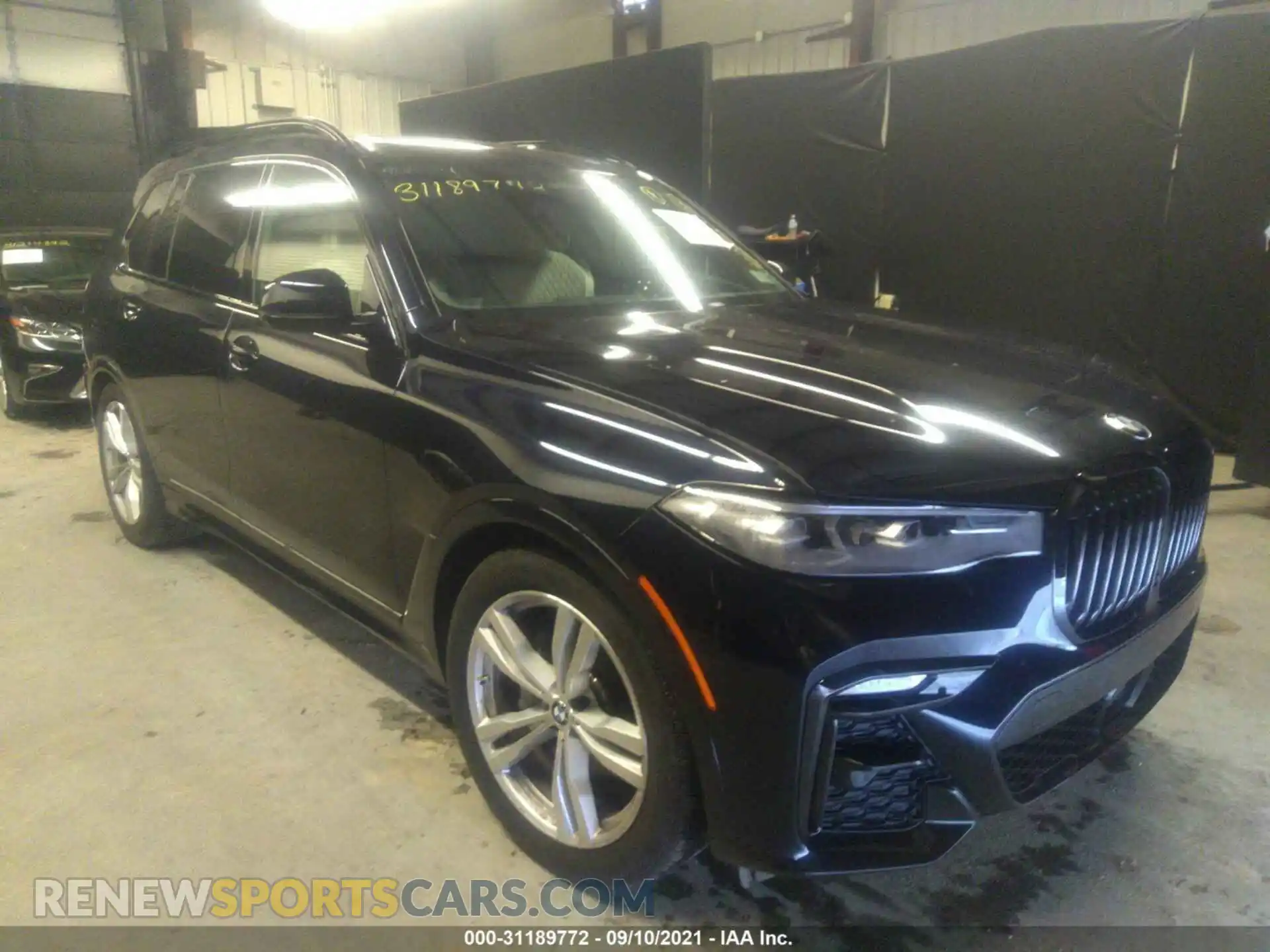 1 Photograph of a damaged car 5UXCW2C00M9H15401 BMW X7 2021