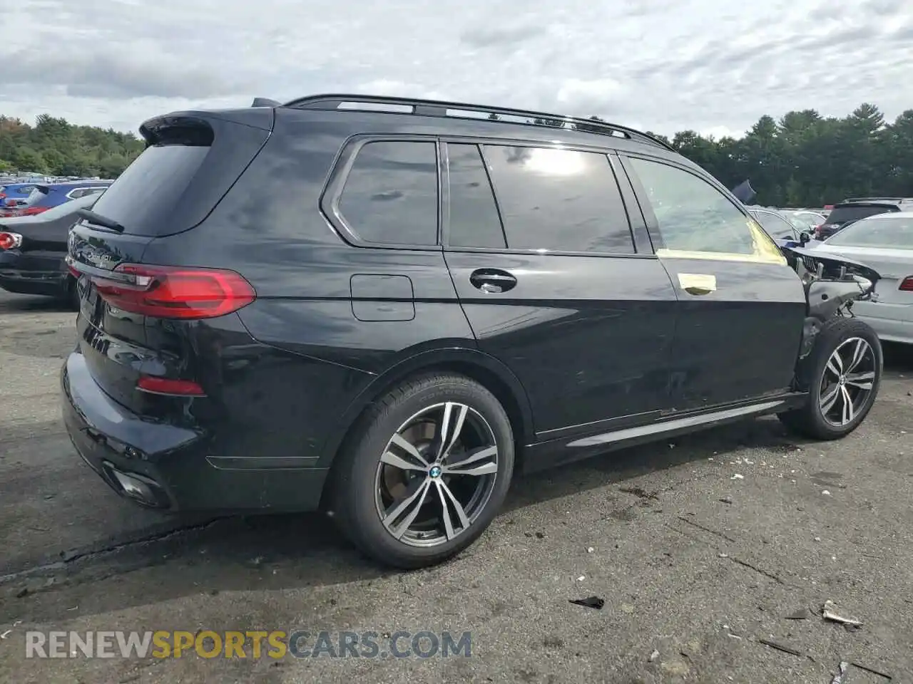 3 Photograph of a damaged car 5UXCW2C00M9H99915 BMW X7 2021
