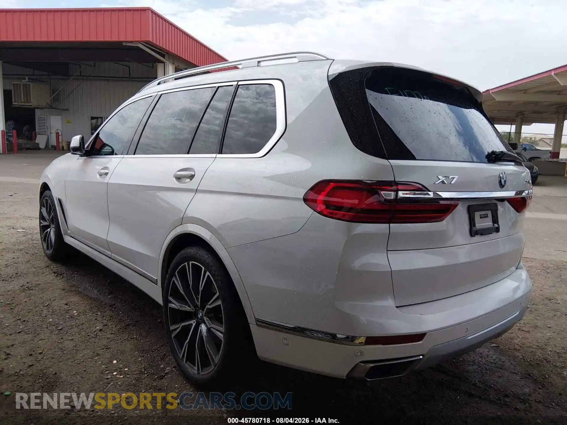 3 Photograph of a damaged car 5UXCW2C01M9E11770 BMW X7 2021