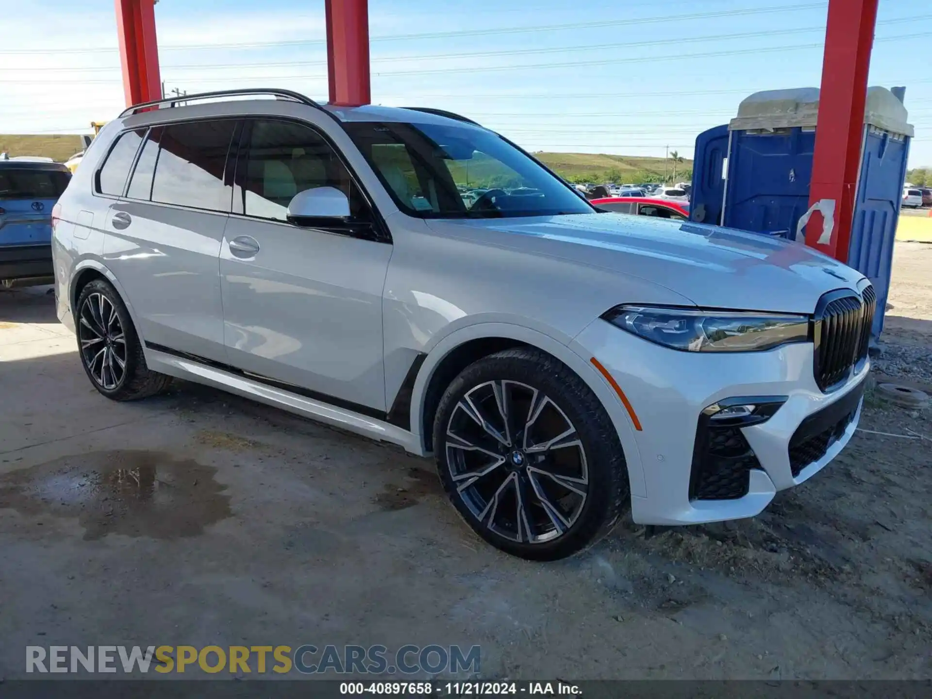 1 Photograph of a damaged car 5UXCW2C01M9F11626 BMW X7 2021