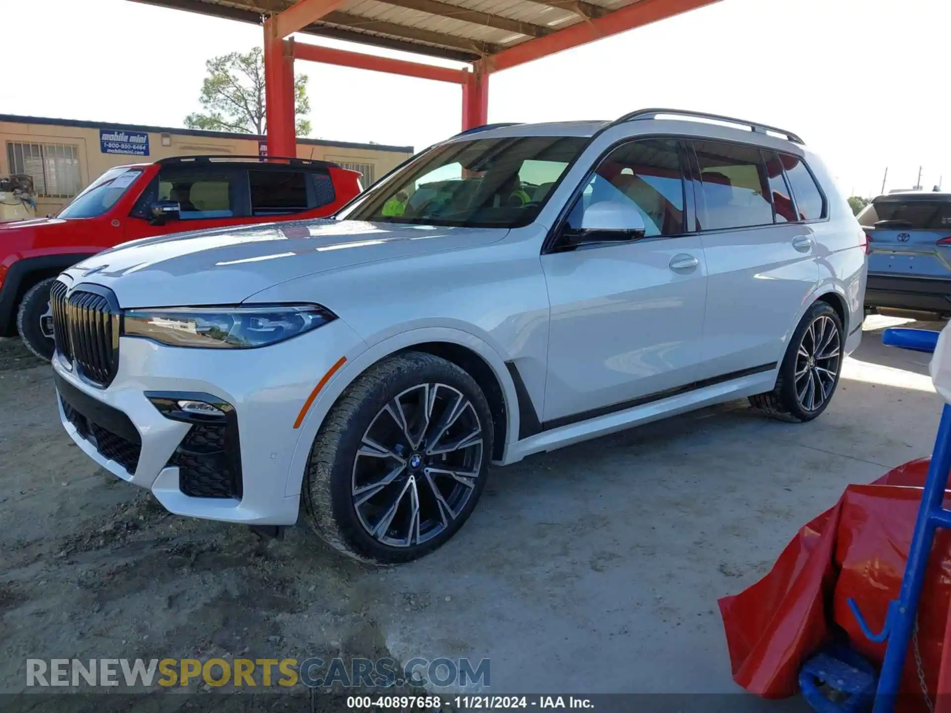 2 Photograph of a damaged car 5UXCW2C01M9F11626 BMW X7 2021