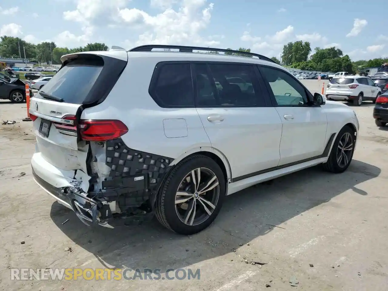 3 Photograph of a damaged car 5UXCW2C01M9G34343 BMW X7 2021