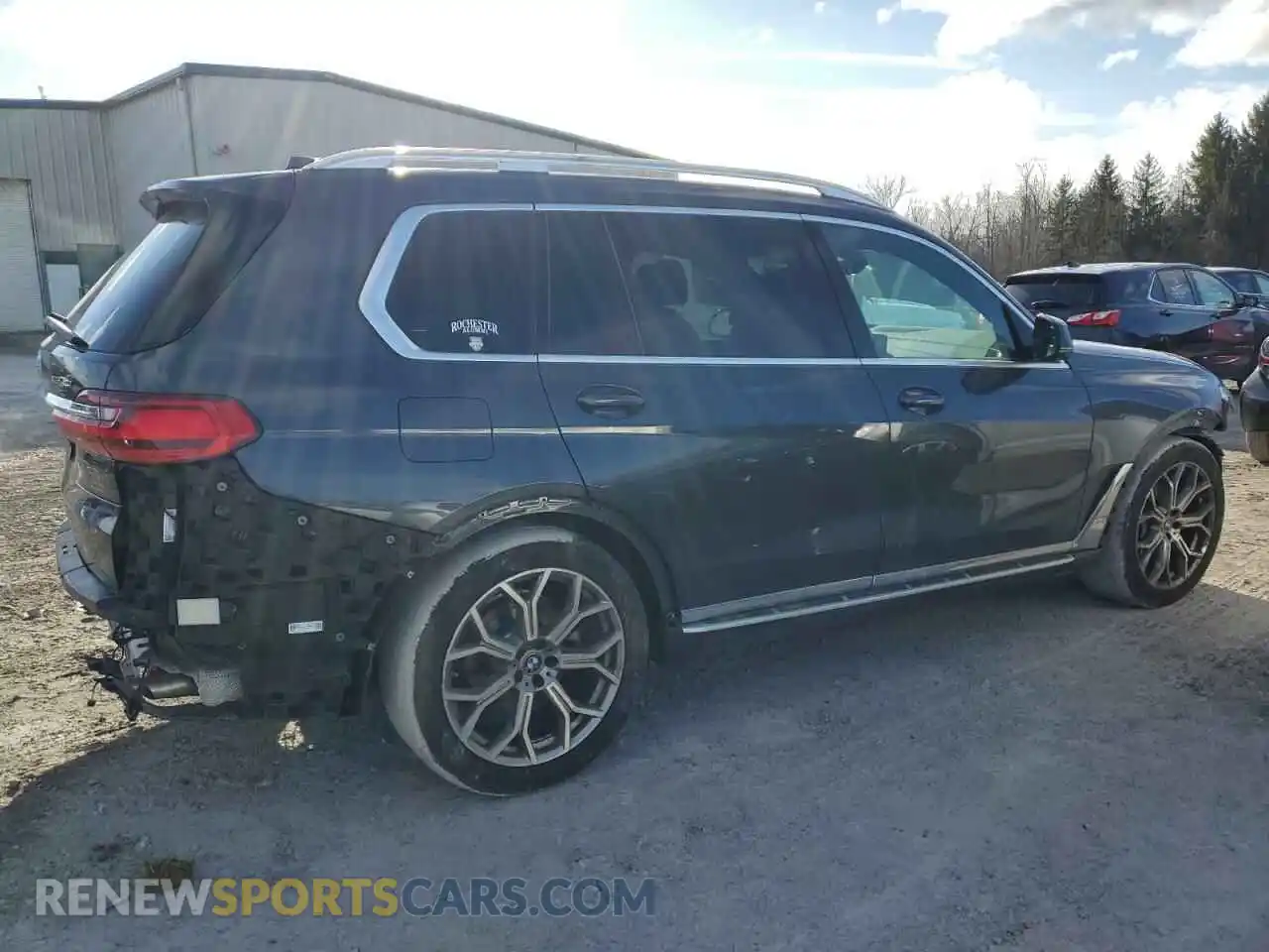 3 Photograph of a damaged car 5UXCW2C01M9G38103 BMW X7 2021