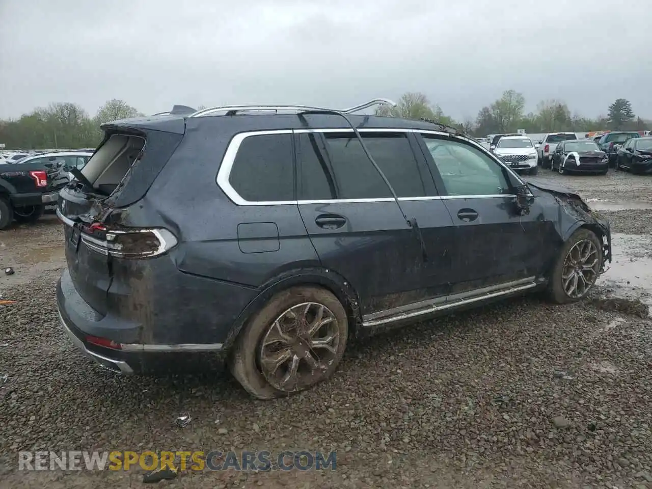 3 Photograph of a damaged car 5UXCW2C01M9G39459 BMW X7 2021