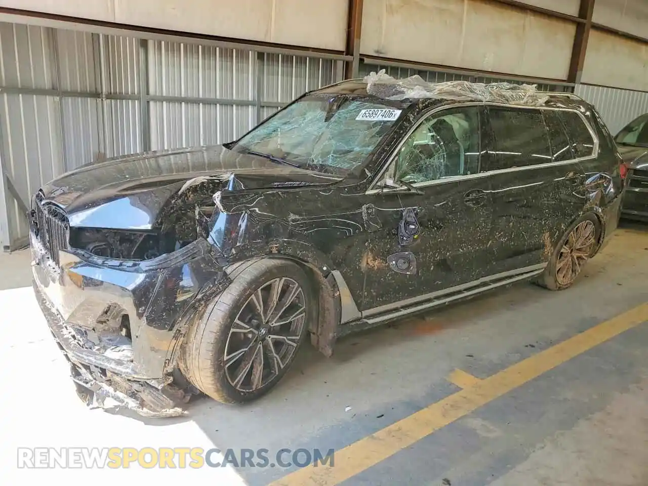 1 Photograph of a damaged car 5UXCW2C02M9F22215 BMW X7 2021