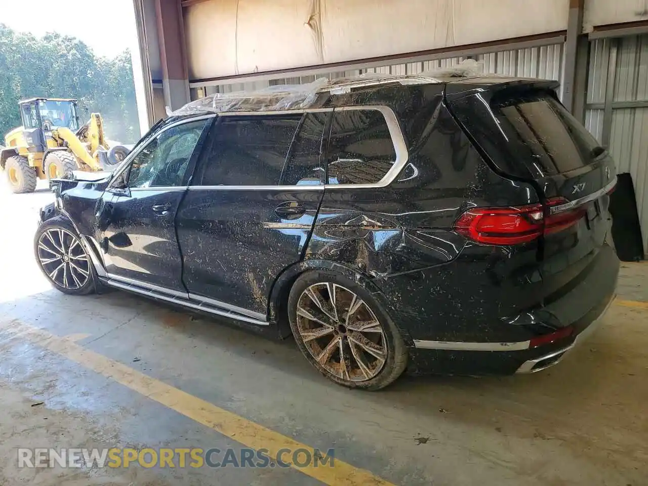 2 Photograph of a damaged car 5UXCW2C02M9F22215 BMW X7 2021