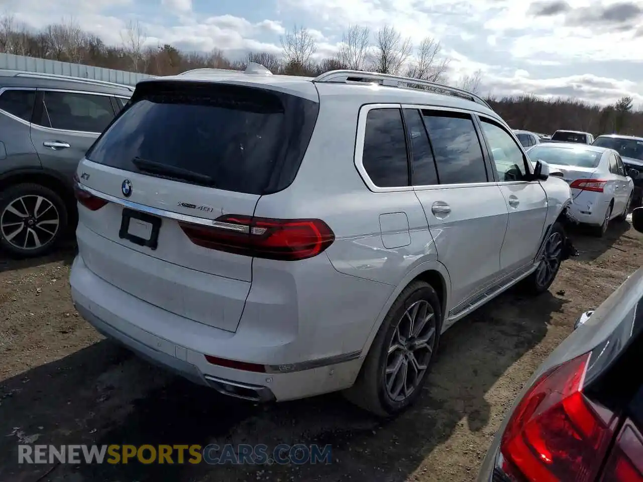 3 Photograph of a damaged car 5UXCW2C02M9F48409 BMW X7 2021