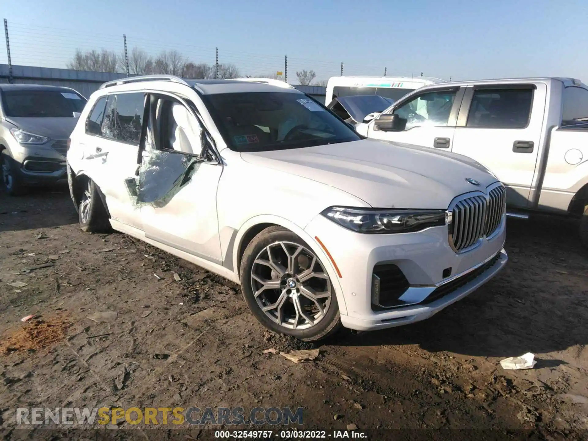 1 Photograph of a damaged car 5UXCW2C02M9F51875 BMW X7 2021