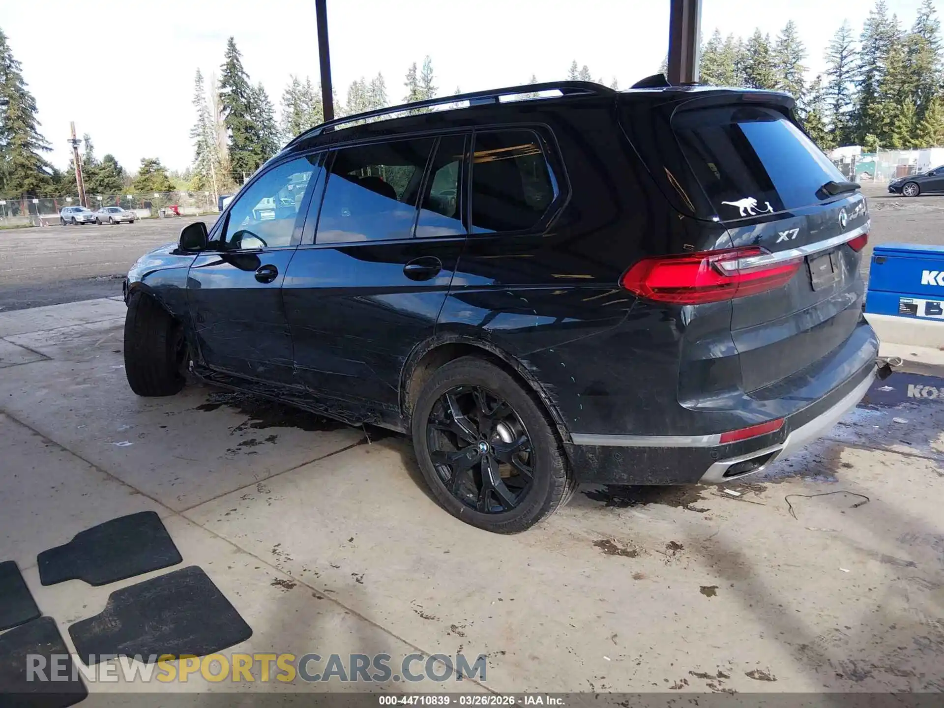 3 Photograph of a damaged car 5UXCW2C02M9G63818 BMW X7 2021