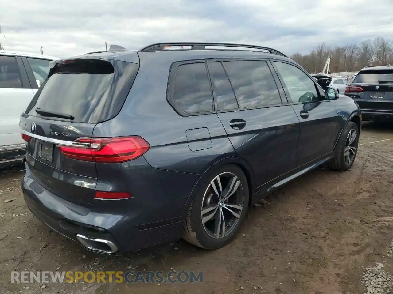 3 Photograph of a damaged car 5UXCW2C02M9G97385 BMW X7 2021