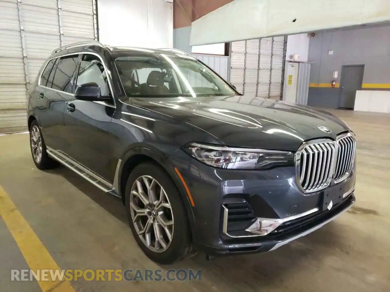1 Photograph of a damaged car 5UXCW2C03M9F32476 BMW X7 2021
