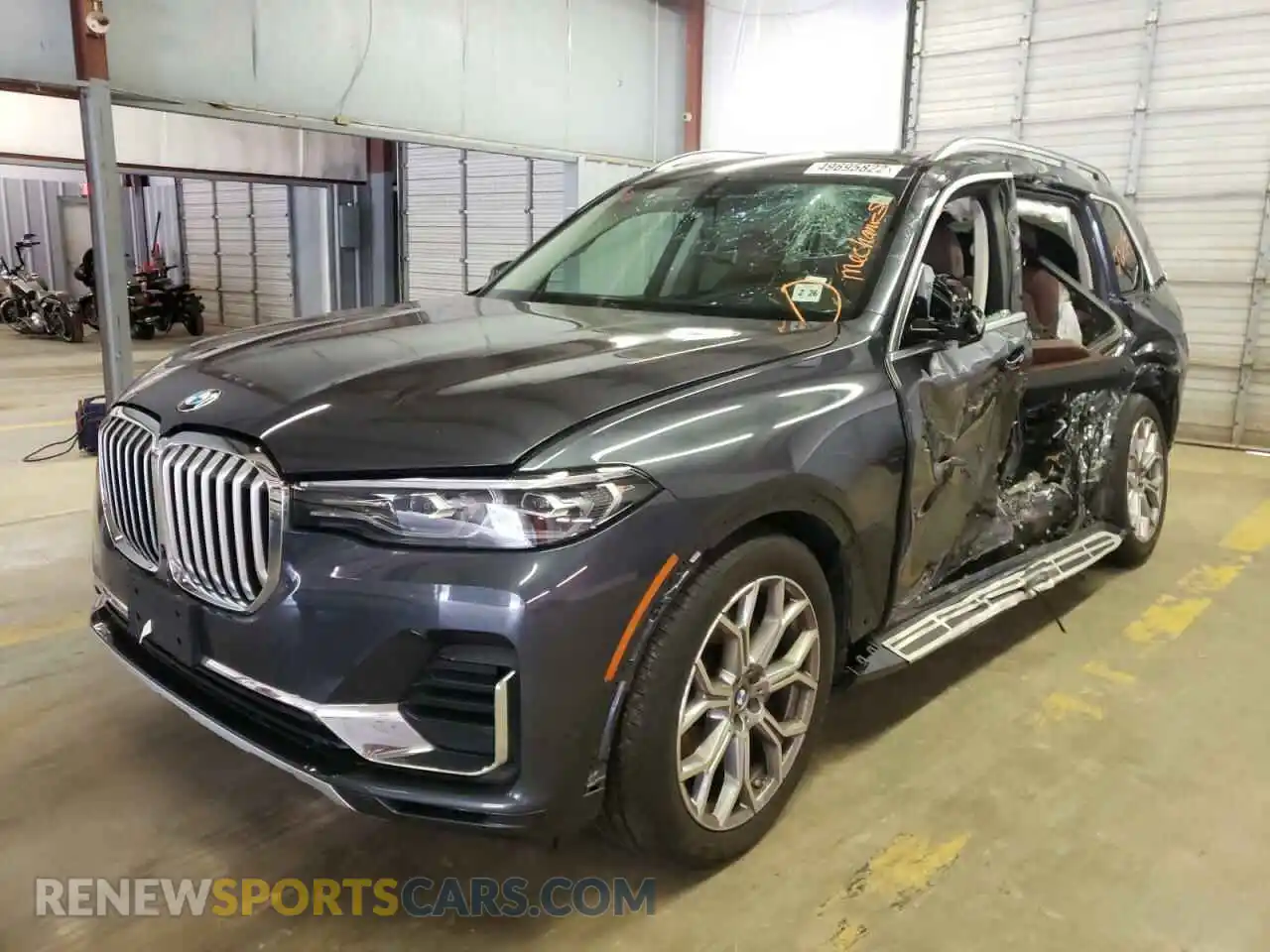 2 Photograph of a damaged car 5UXCW2C03M9F32476 BMW X7 2021