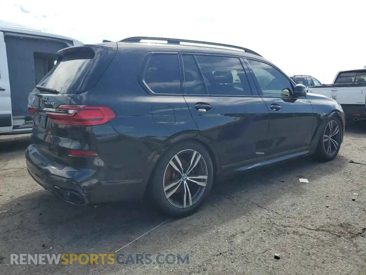 3 Photograph of a damaged car 5UXCW2C03M9F83962 BMW X7 2021