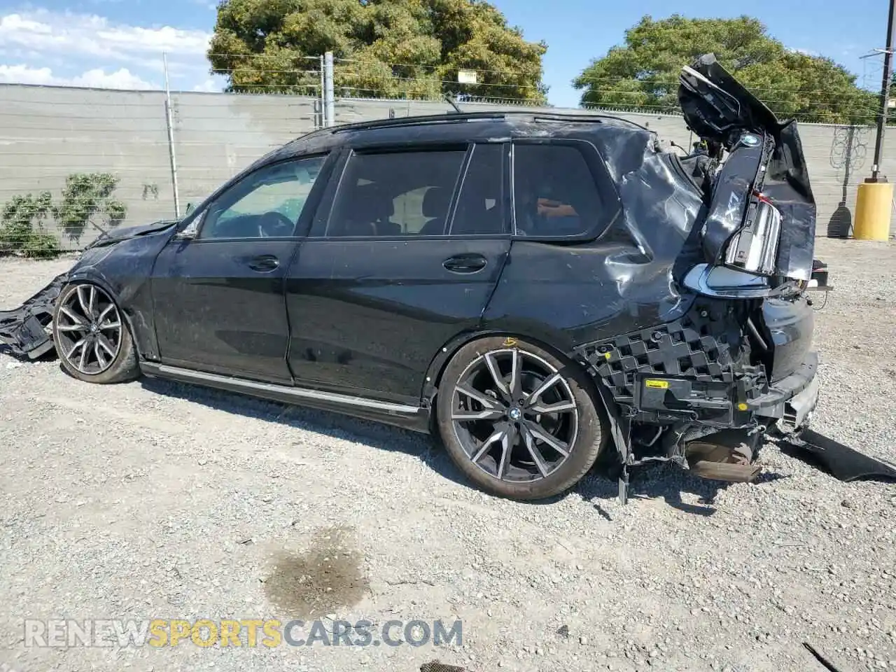 2 Photograph of a damaged car 5UXCW2C03M9F86831 BMW X7 2021