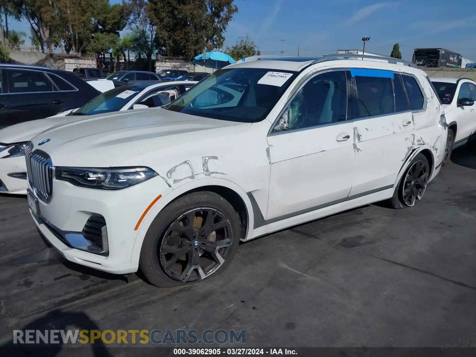 2 Photograph of a damaged car 5UXCW2C03M9G44940 BMW X7 2021