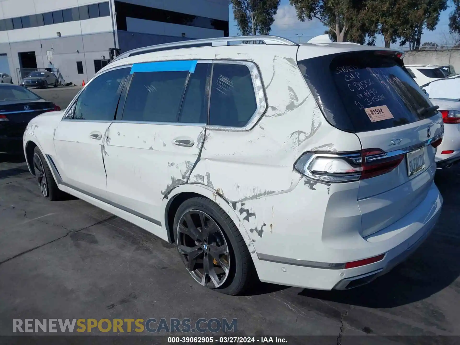 3 Photograph of a damaged car 5UXCW2C03M9G44940 BMW X7 2021
