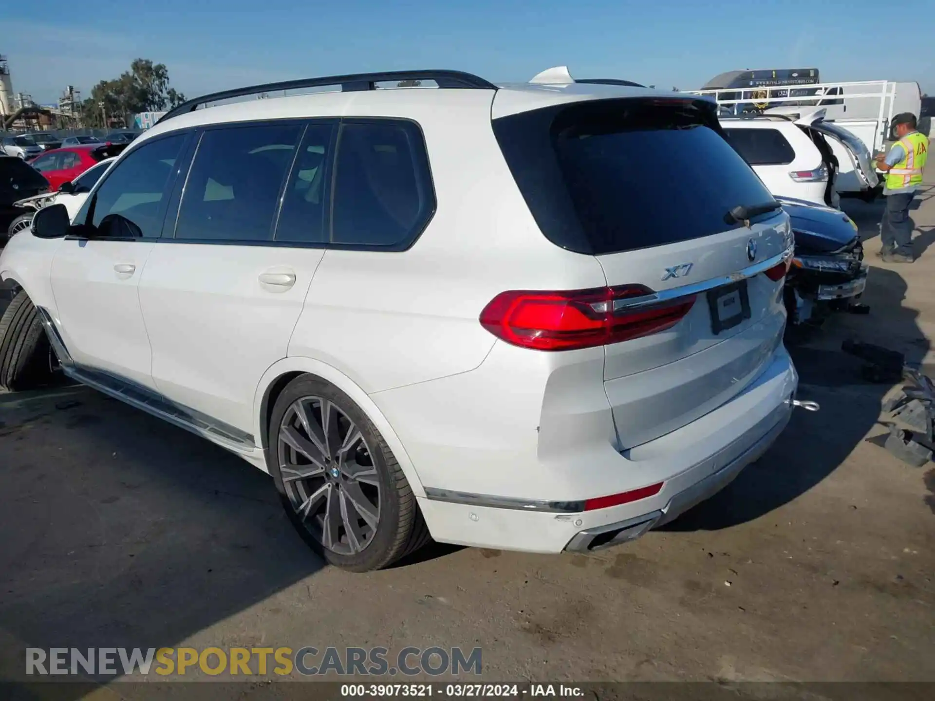 3 Photograph of a damaged car 5UXCW2C04M9E76032 BMW X7 2021