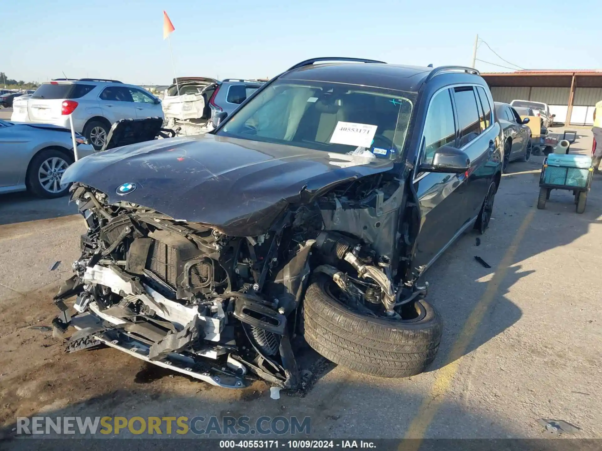 2 Photograph of a damaged car 5UXCW2C04M9F11815 BMW X7 2021