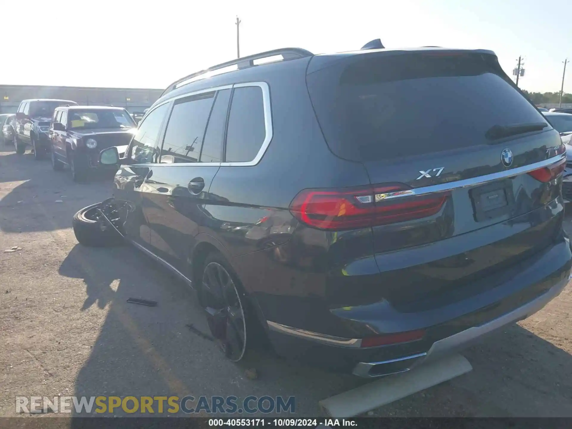 3 Photograph of a damaged car 5UXCW2C04M9F11815 BMW X7 2021