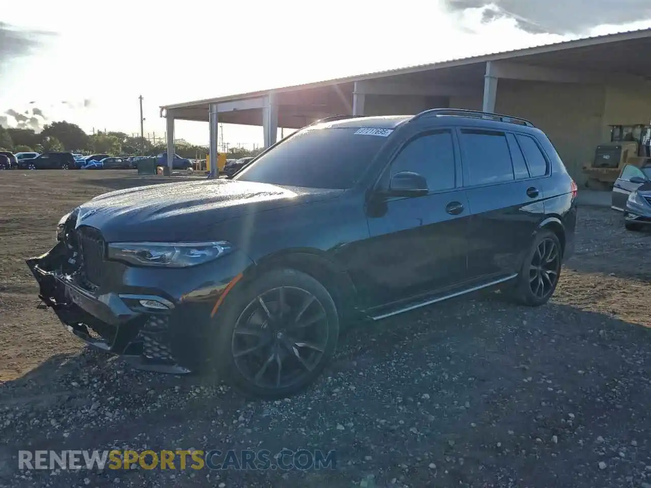 1 Photograph of a damaged car 5UXCW2C04M9F19140 BMW X7 2021