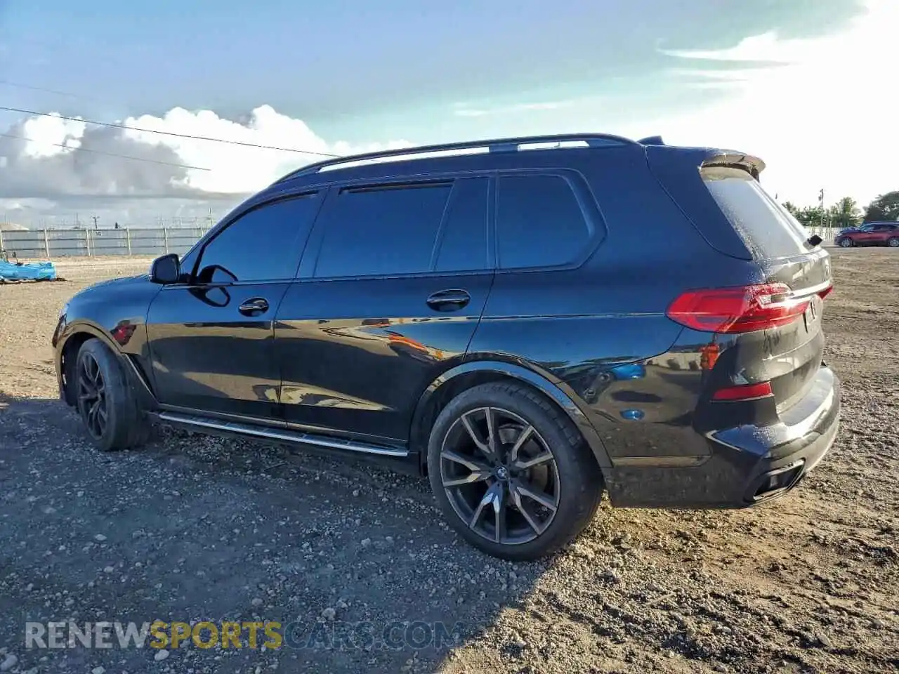 2 Photograph of a damaged car 5UXCW2C04M9F19140 BMW X7 2021