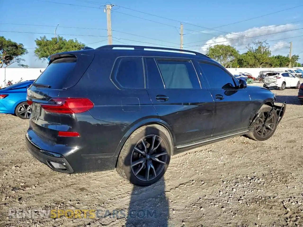 3 Photograph of a damaged car 5UXCW2C04M9F19140 BMW X7 2021