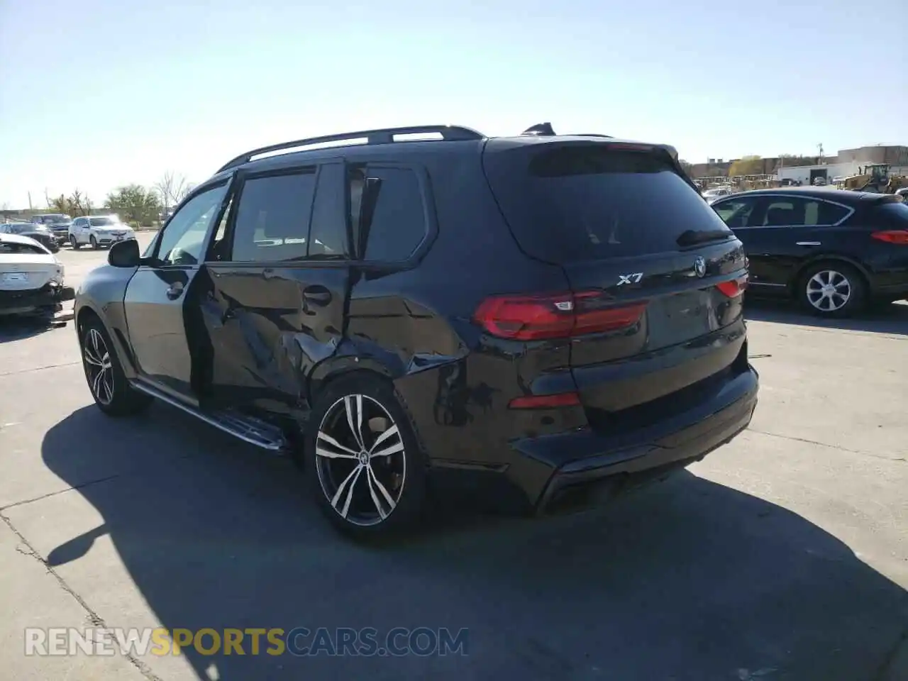 3 Photograph of a damaged car 5UXCW2C04M9G11137 BMW X7 2021