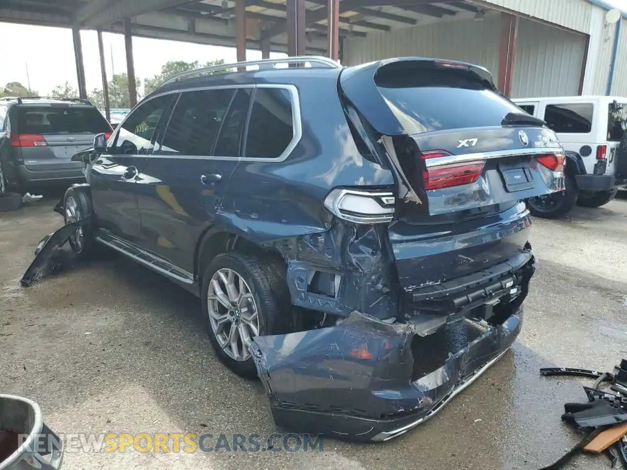 3 Photograph of a damaged car 5UXCW2C04M9G13793 BMW X7 2021